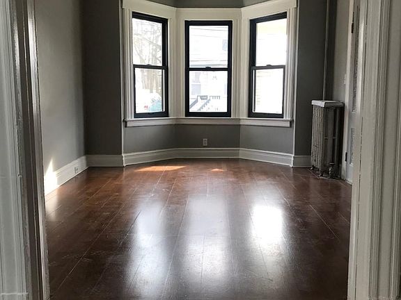 5th image of 20 Orange Pl Floor 1