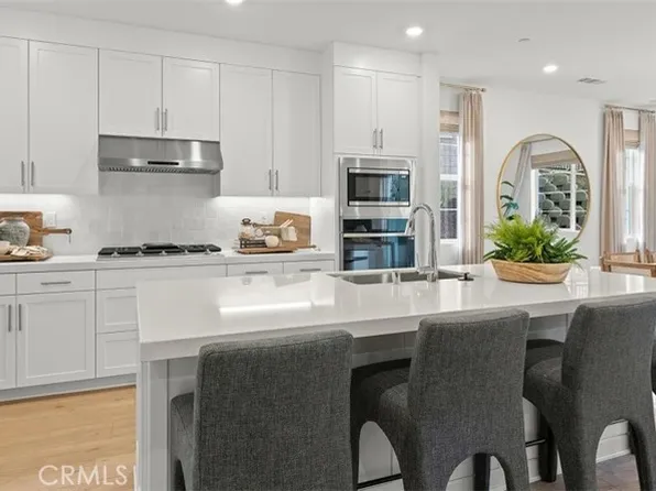 2028 Pyrenes Pl, Santa Paula, CA 93060