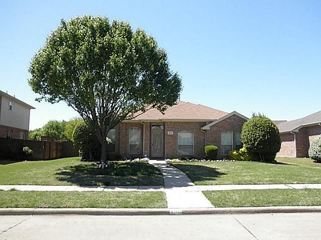 1st image of 806 Aylesbury Dr