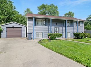 5 Rainbow Ct, Urbana, IL 61802
