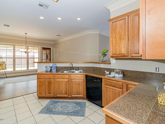5th image of 601 Beacon Dr