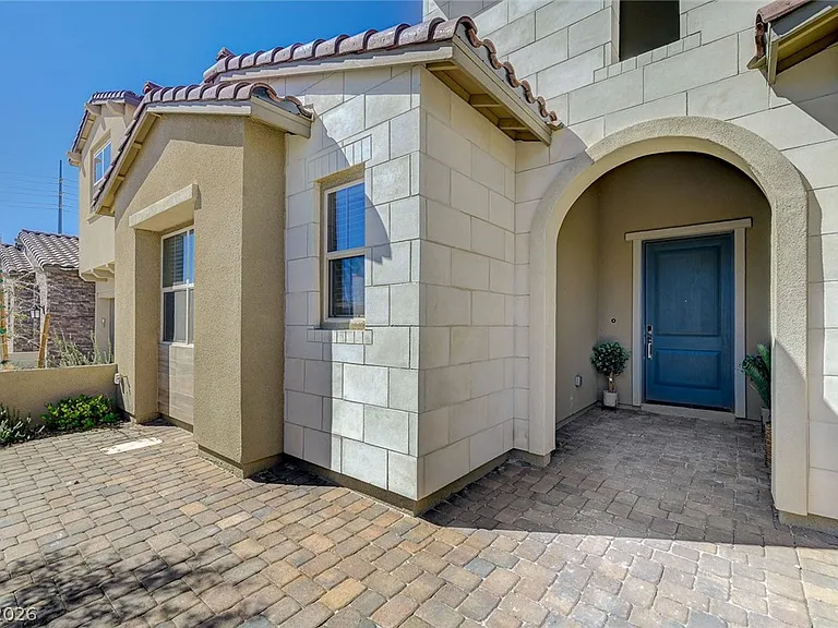 131 Robledo St — Photo 7