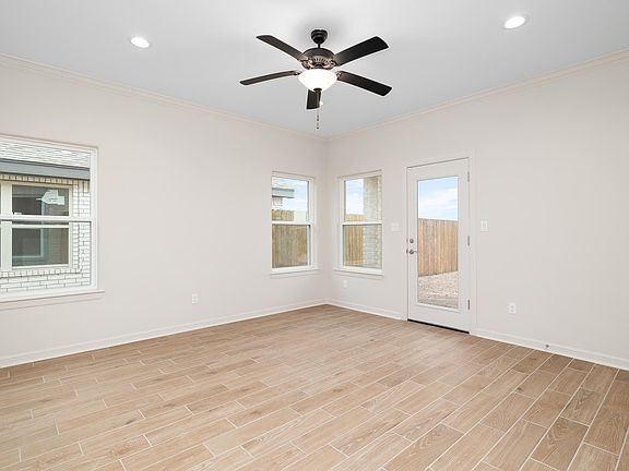 4th image of 8318 N 33rd Ln