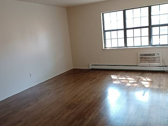 4th image of 156-36 80th St