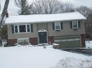 14 Creekview Dr, Rochester, NY 14624