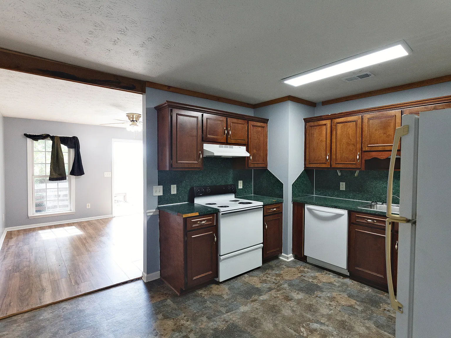 2 bed, $1,000 — Photo 4