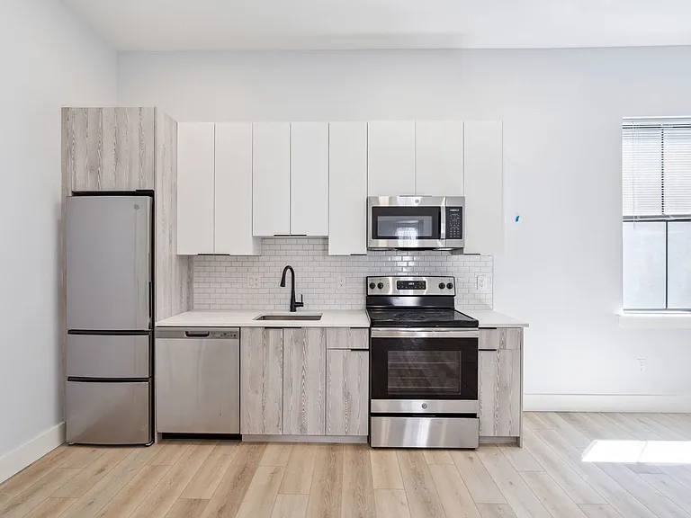 Serpentine Apartments: Newly Renovated in the Heart of Drexel — Photo 32