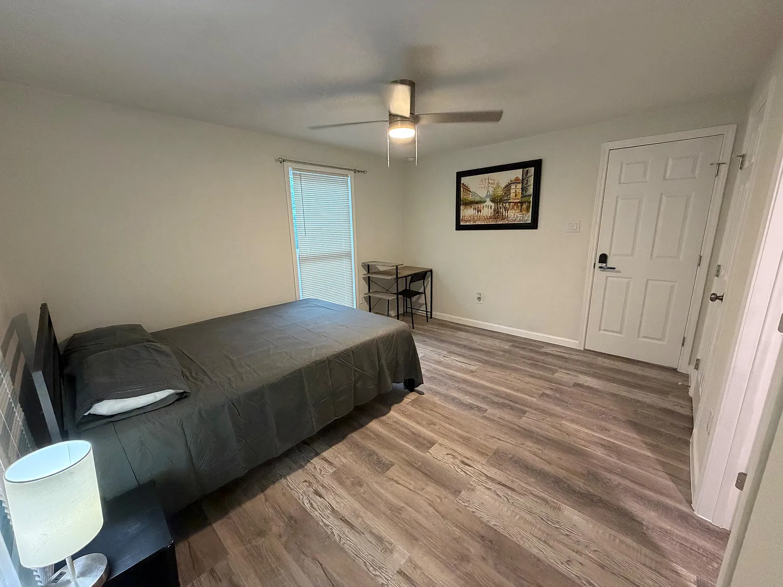 4 bed, 2.0 bath, 1800 sqft, $1,044 — Photo 2