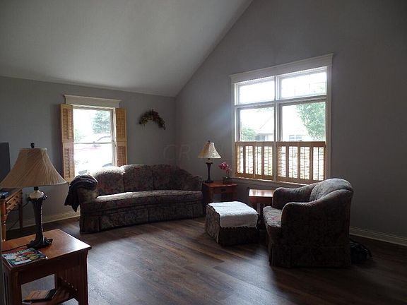 5th image of 458 Cottage Grv E