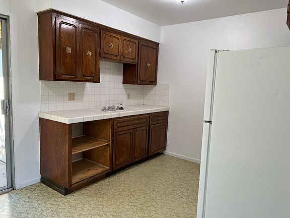 4th image of 4844 E University Ave APT 202