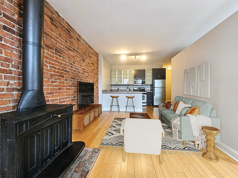 2200 N Clark St — Photo 9