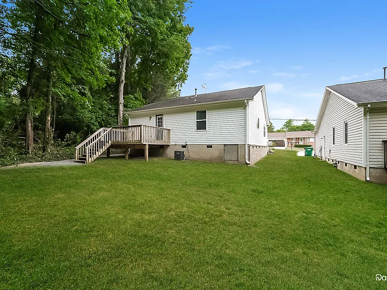 308 Lindale Dr — Photo 14