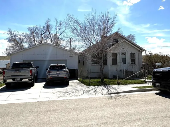 546 W State St, Rawlins, WY 82301