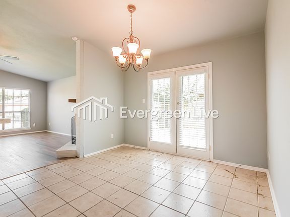 3rd image of 1517 Windsor Dr