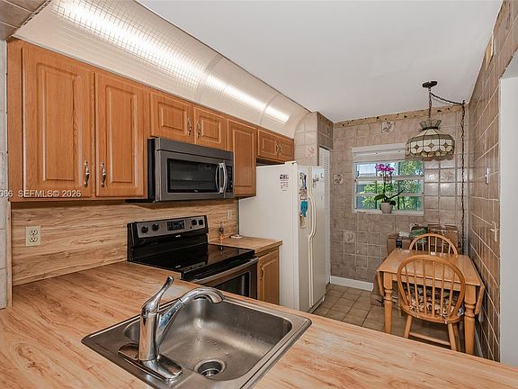 4th image of 430 NE 210th Circle Ter #3-201