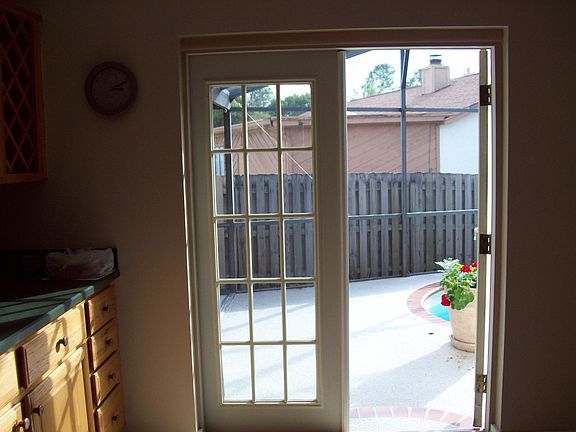 French door-kitchen to pool