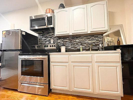 2nd image of 1370 1st Ave #2A