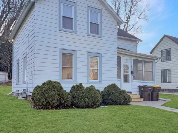 827 E Garden St, Freeport, IL 61032