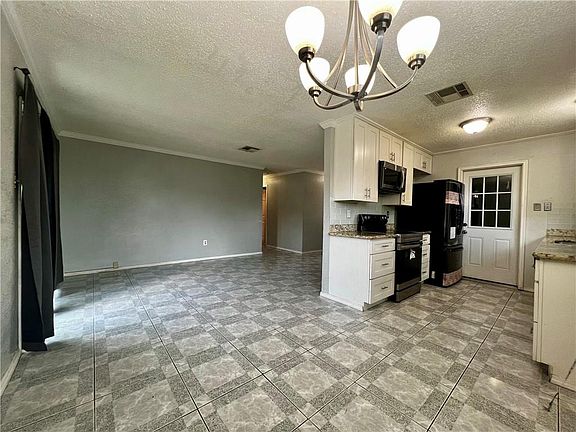 4th image of 2416 Paige Janette Dr