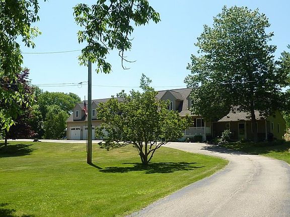 3rd image of 18 Ayers St