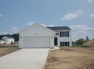 217 Vansen Dr, Kent City, MI 49330