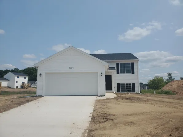 217 Vansen Dr, Kent City, MI 49330