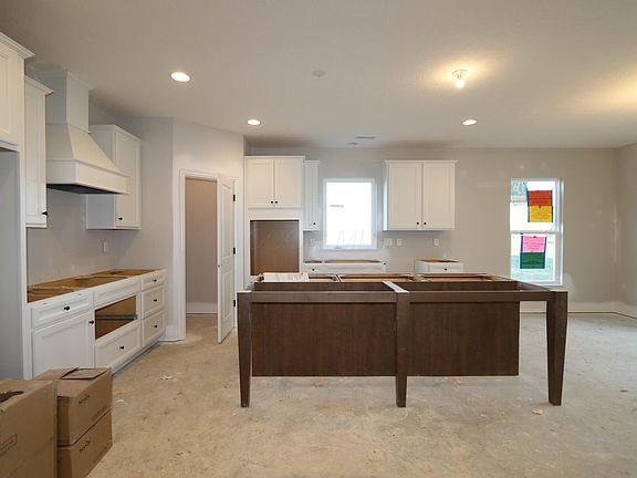 4th image of 3402 Jessica Ln N