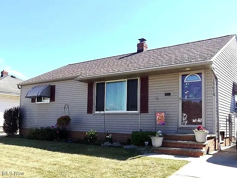 15616 Greendale Rd photo 1