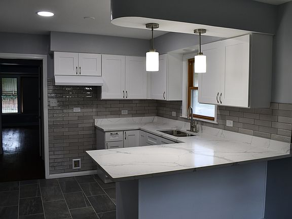 5th image of 1935 W 71st St