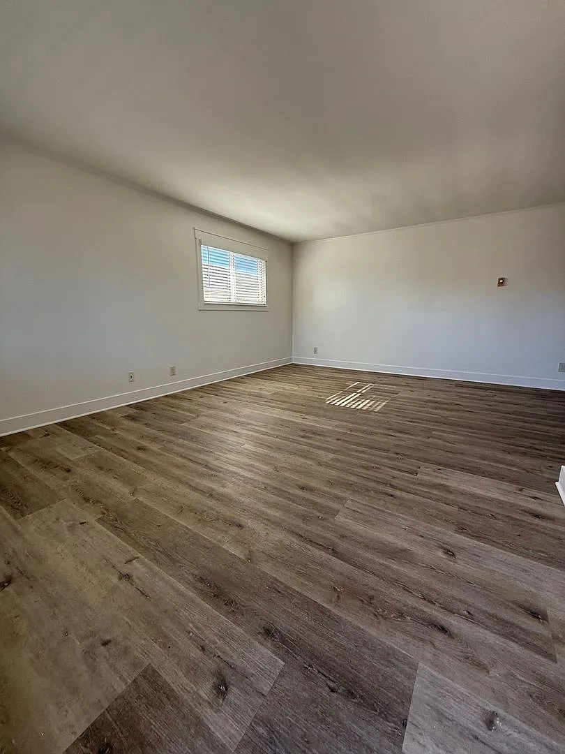 Spacious Living in the Heart of Ventura — Photo 2