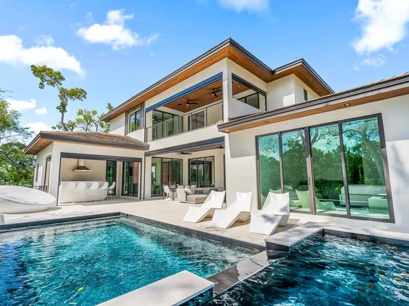 46 S Bridge Ln, Ocean Reef, FL 33037