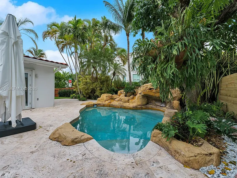 200 N Hibiscus Dr — Photo 33