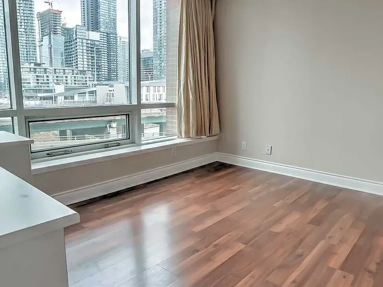 500 Queens Quay W #610W — Photo 14