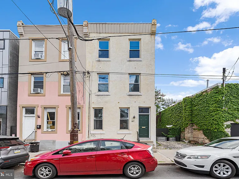 107 W Master St — Photo 2