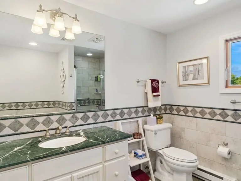 28 Middle Rd — Photo 20