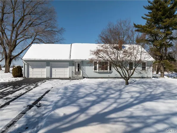 415 Moorestown Dr, Bath, PA 18014