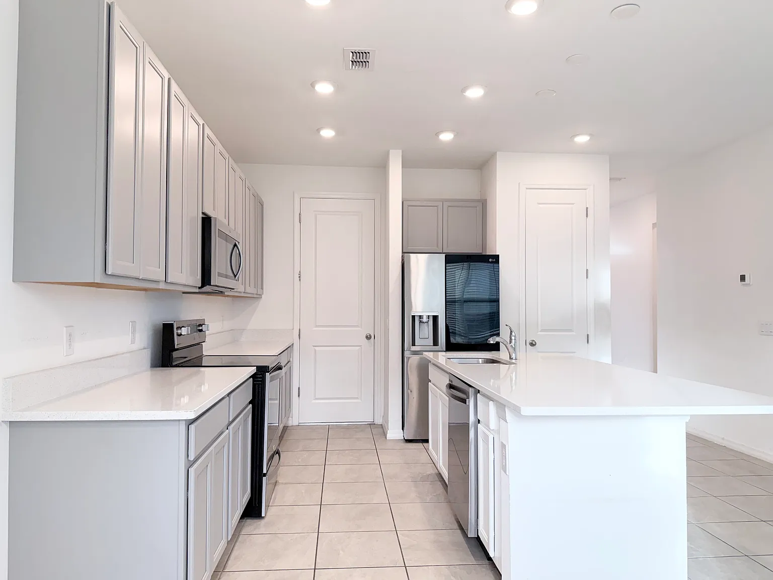 3 bed, 1653 sqft, $1,950 — Photo 2