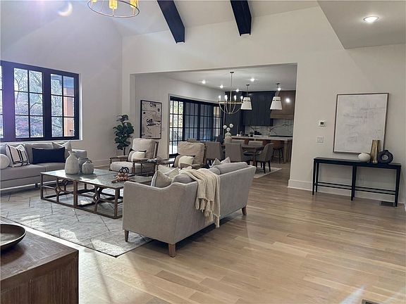 3rd image of 180 Thompson Pl