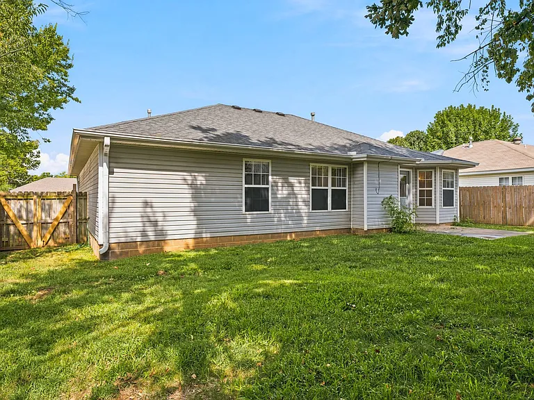 203 Green Acres St — Photo 19
