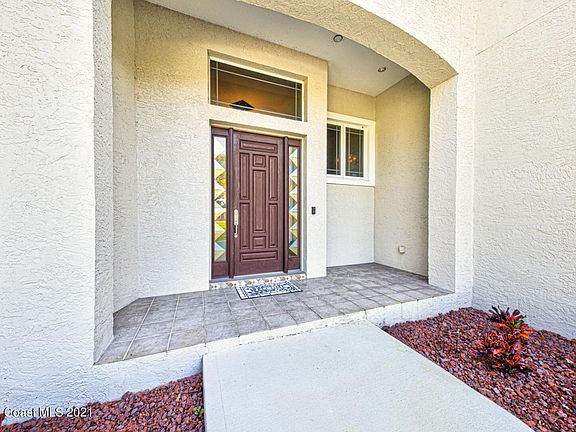 5th image of 3595 Travis Pl