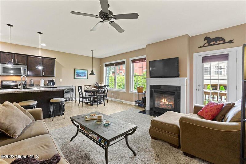 3rd image of 16 FORESTBROOK Drive