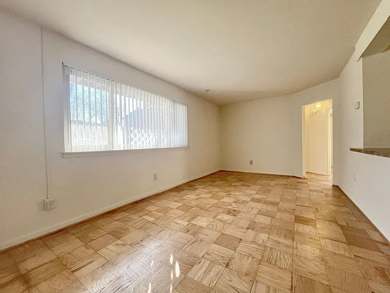HIckory Heights Apartments — Photo 5