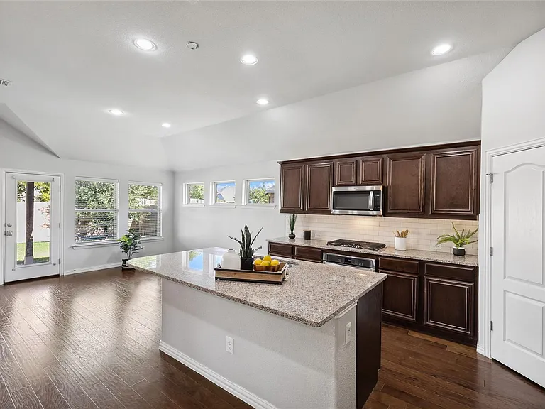 1409 Freesia Dr — Photo 9
