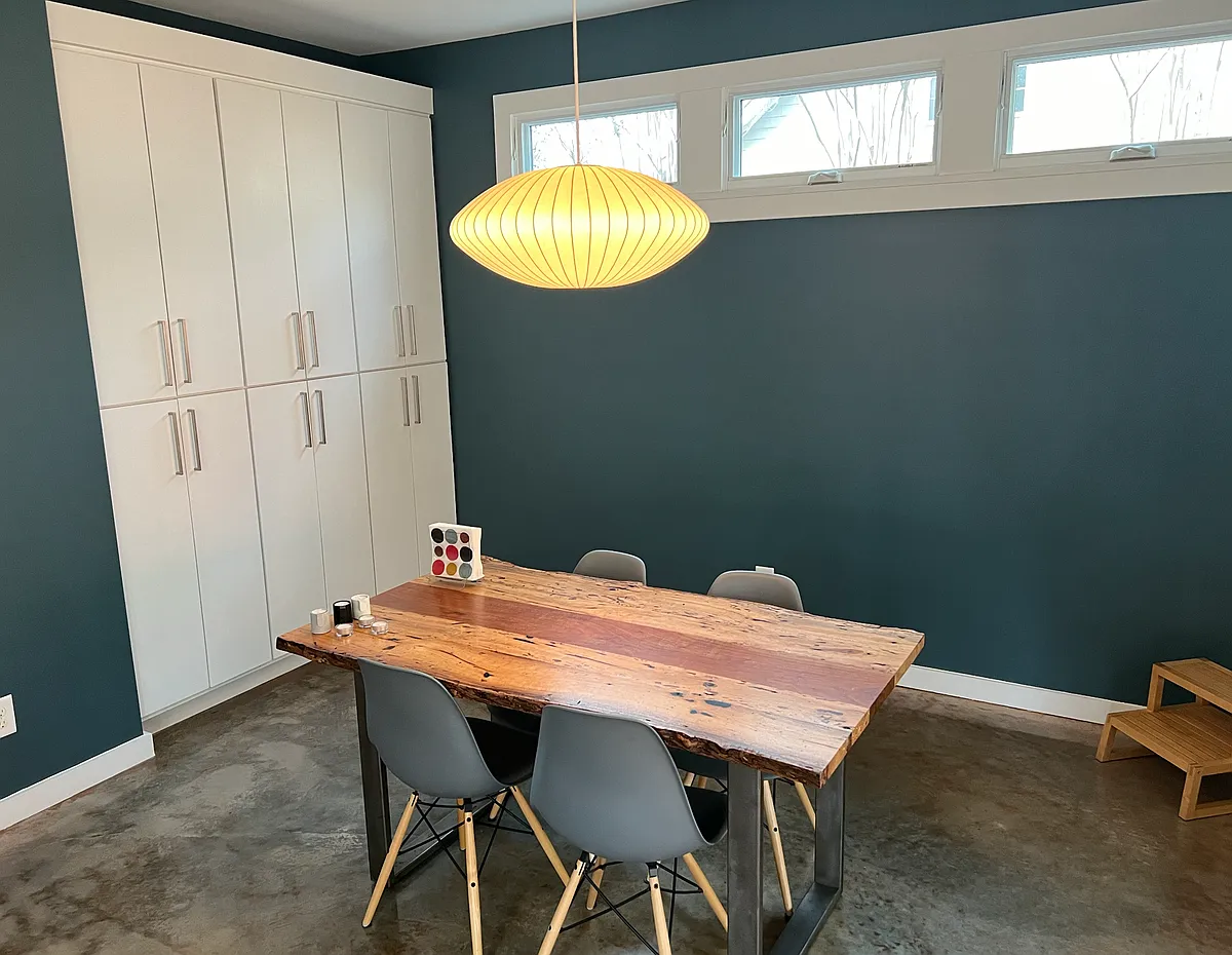 Kitchen dining area. Table and chairs furnished. - 904 Hillsborough Rd