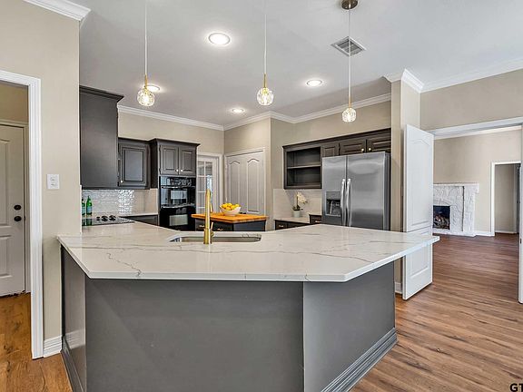 5th image of 1207 Luann Ln