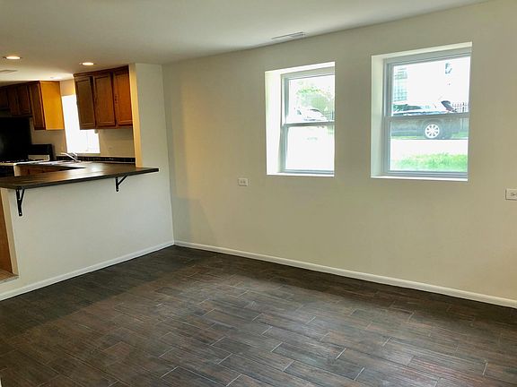3rd image of 3301 N Oakley Ave #B