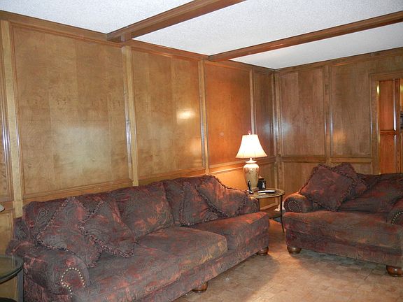 Second view of spacioius den