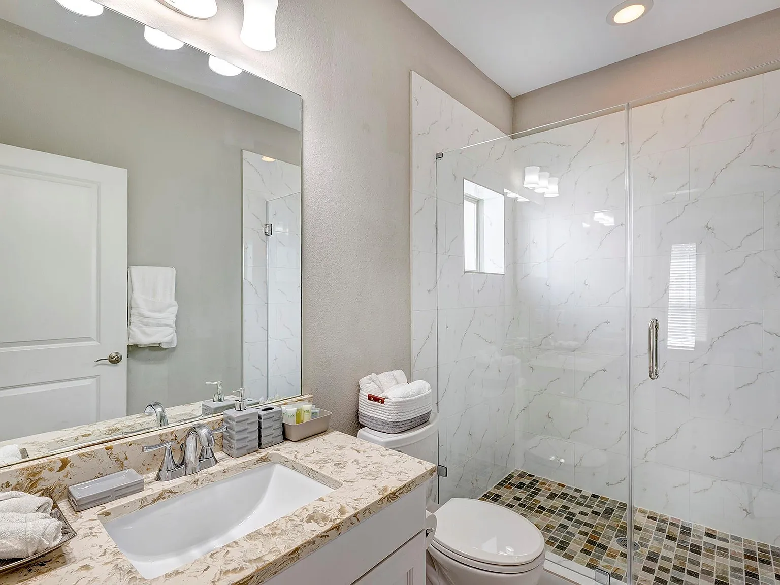 3 bed, 3.5 bath, 2258 sqft, $4,300 — Photo 4