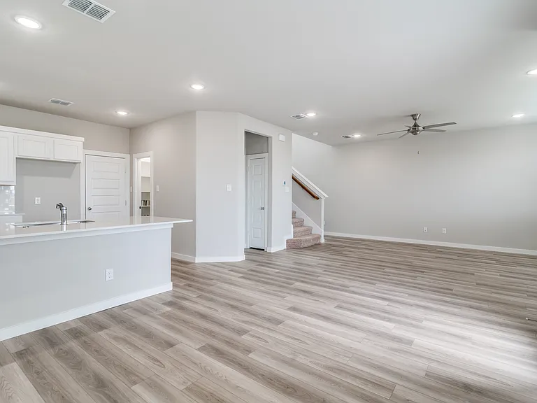 2717 Green River Rd — Photo 3