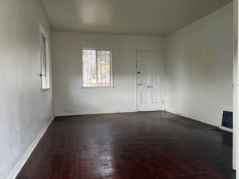 1st image of 10806 S Manhattan Pl